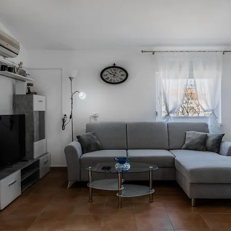 Sostaric Apartment *