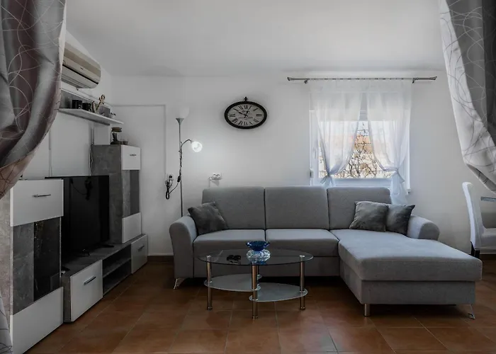 Sostaric Apartment *